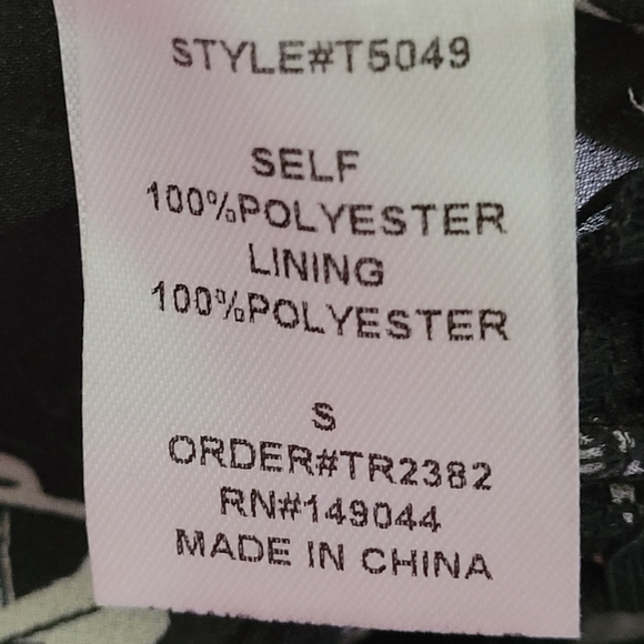 Boutique Cropped Floral Print Smocked Waist Blouse Long Sleeve - Picture 11 of 11